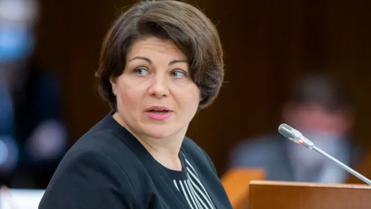 „Citiți o carte de macroeconomie”: Natalia Gavrilița răspunde unui bărbat, fiind luată la întrebări într-un magazin (VIDEO)