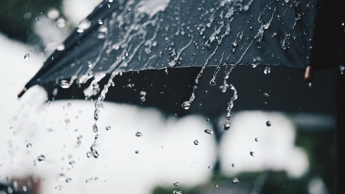 Cod Galben de instabilitate atmosferică: Se prognozează ploi cu descărcări electrice