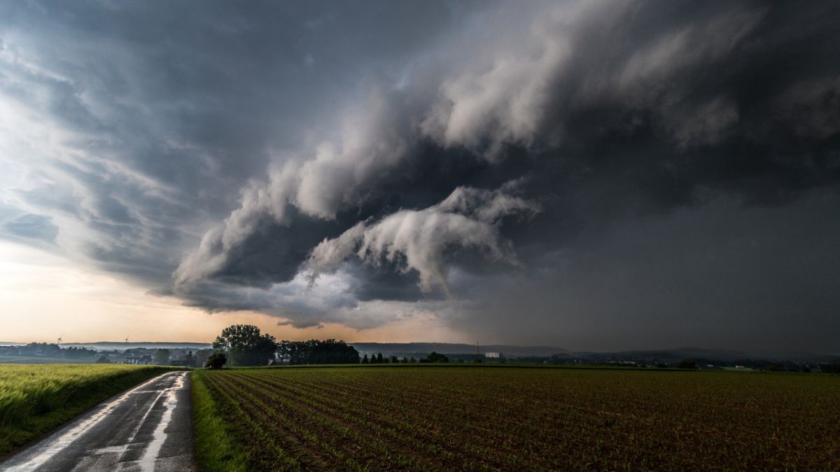 Cod galben: Meteorologii prognozează averse puternice, grindină și vijelii