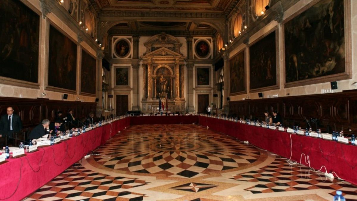 Comisia de la Veneția privește pozitiv modificările legii cu privire la CSM, însă „este regretabil că Parlamentul nu a așteptat opinia solicitată”