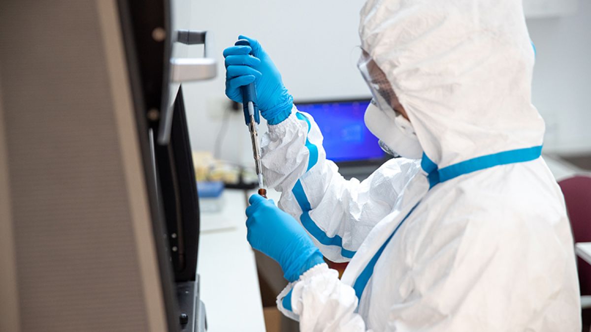 Comisia Europeană anunță un nou test PCR care detectează Omicron fără a fi nevoie de secvențiere