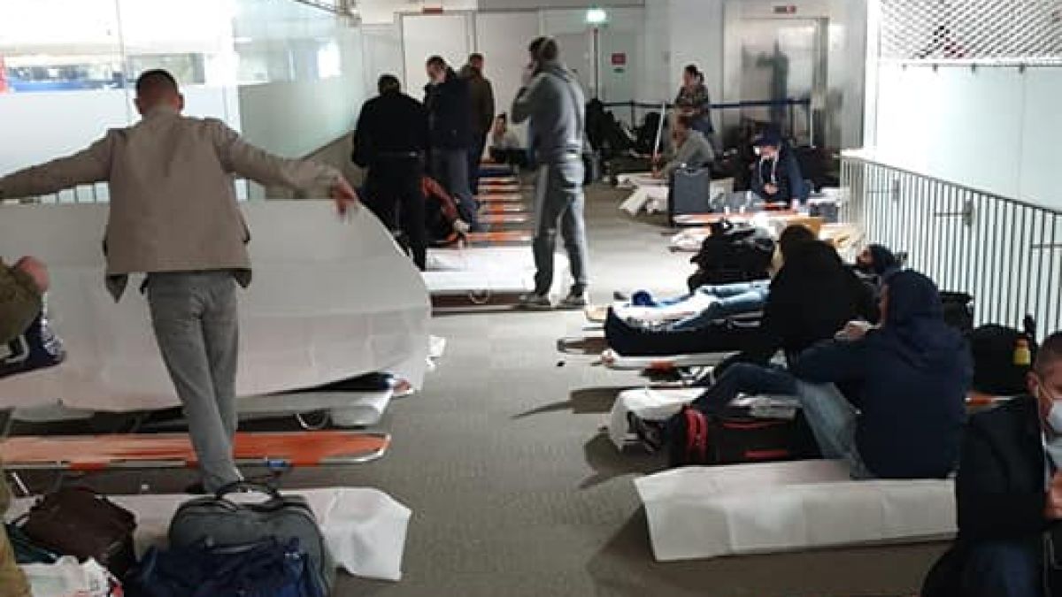 Compania care a operat zborul din Paris în cazul celor 220 de moldoveni blocați pe aeroport vine cu explicații