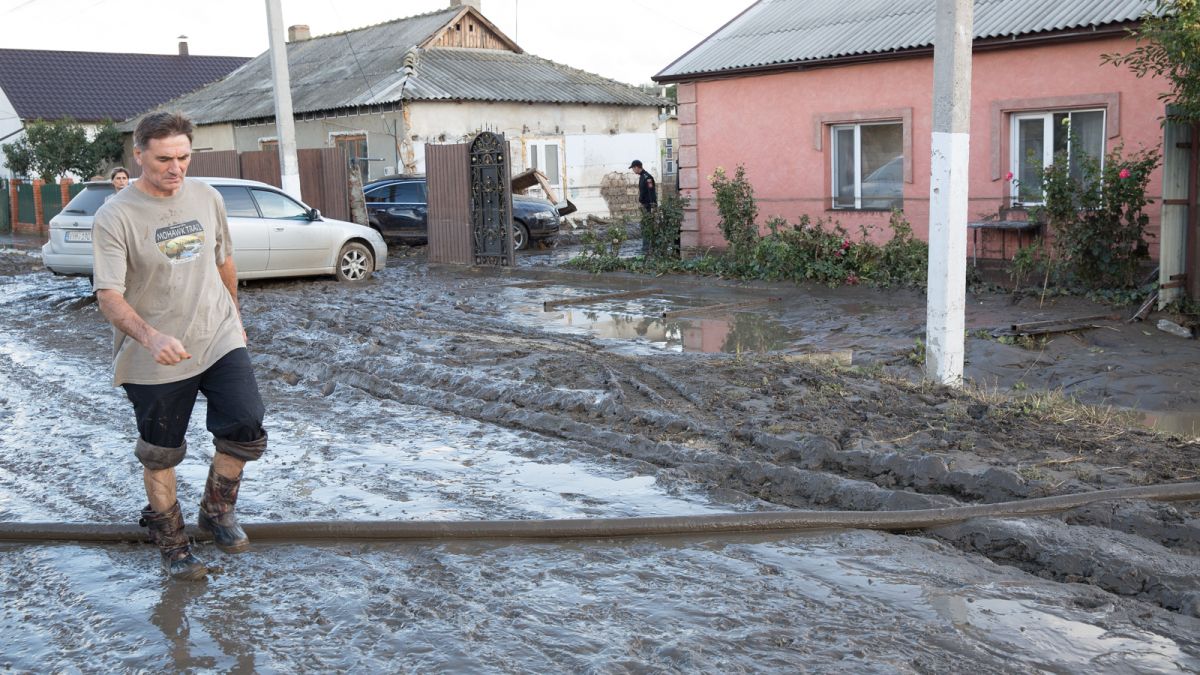 Comrat: Zeci de gospodării, afectate de ploi. Pentru lichidarea consecințelor inundațiilor este nevoie de peste un milion de lei (FOTO)