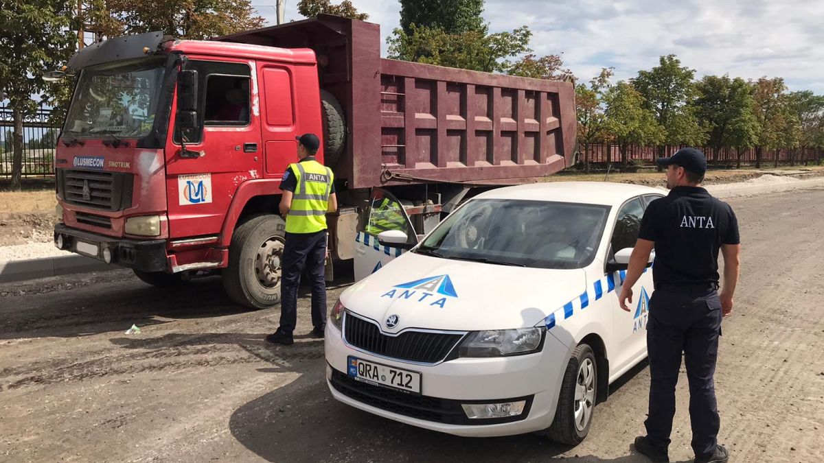 Conducătorii auto și operatorii de transport, în vizorul ANTA: Au fost aplicate mai multe amenzi