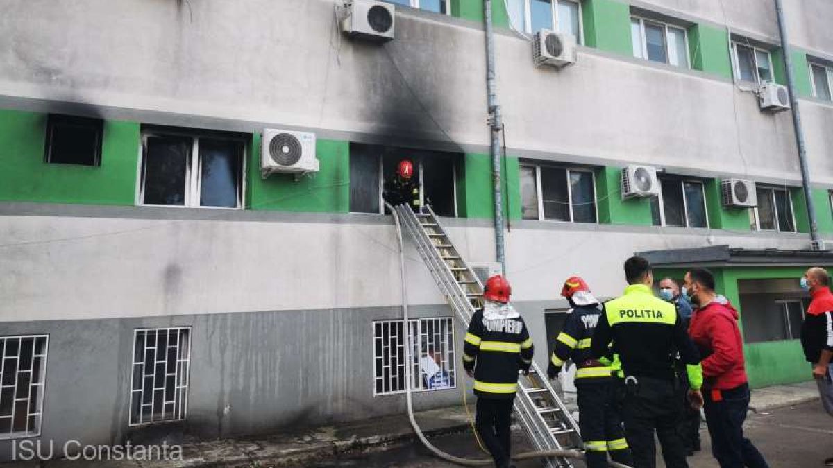 Constanţa: Incendiu la Secţia ATI a Spitalului de Boli Infecţioase. Nouă oameni ar fi murit în timpul incendiului, potrivit unor surse