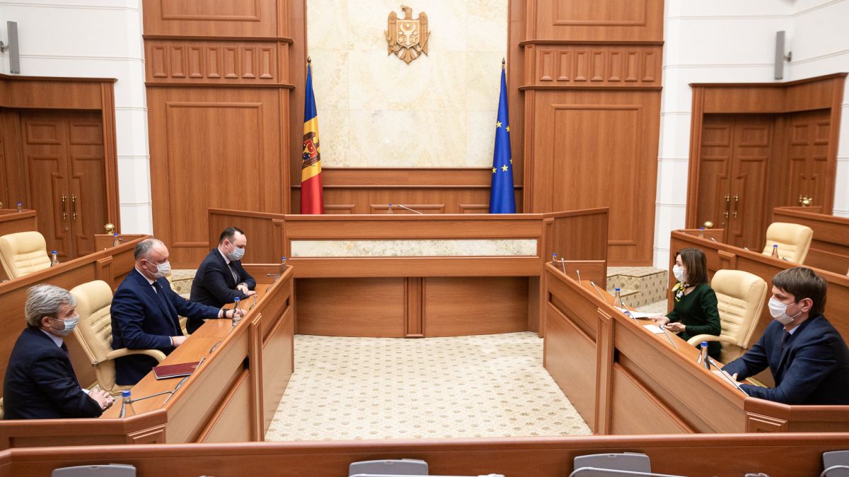 Socialiștii, în frunte cu Igor Dodon, au venit la dialog cu șefa țării: Să vorbim de scenarii politice în condiții de pandemie ar fi inuman (LIVE)