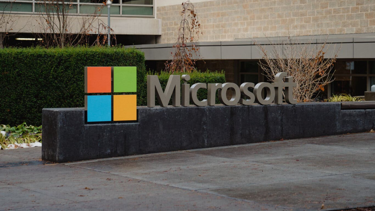 Continuă criza în IT: Microsoft anunță că va concedia 10.000 de angajați în încercarea de a reduce costurile