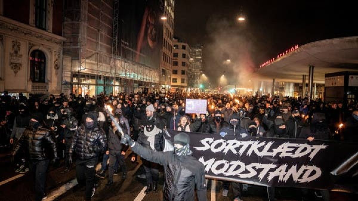 Copenhaga: Sute de oameni au ieșit în stradă pentru a protesta împotriva împotriva pașaportului de vaccinare COVID-19