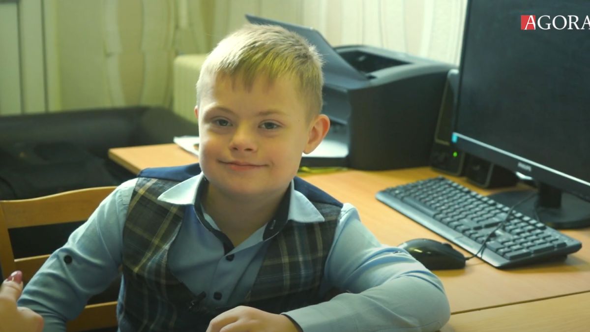 Copiii Soarelui - mesageri ai fericirii. Povestea de viață a unui băiețel din Moldova care are sindromul Down (VIDEO)