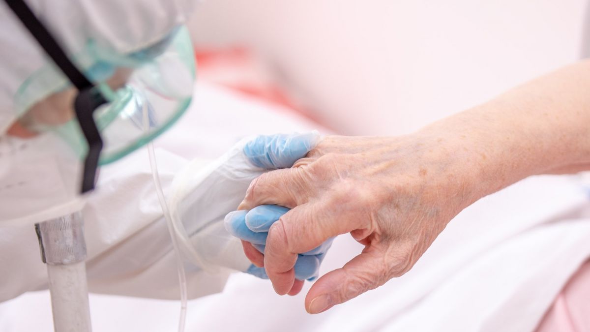 Coronavirus: 67 de persoane sunt în stare gravă. Persoanele pe peste 50 de ani sunt cele mai vulnerabile