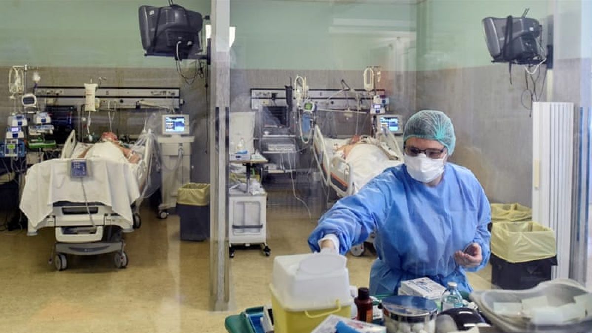 Coronavirusul de tip nou a mai făcut trei victime în țara noastră. Printre cei decedați, un bărbat de 63 de ani