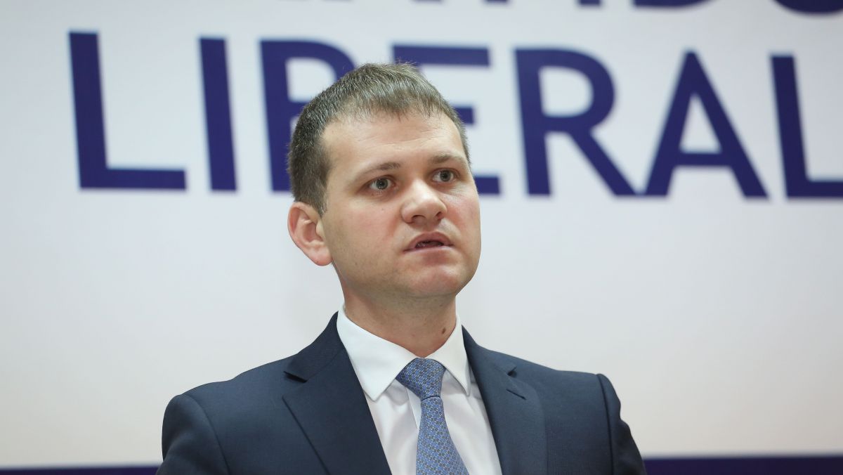Cotat cu 2,5% în sondajul ADS, Munteanu declară că „efortul binomului Plahotniuc-Dodon e de râs”