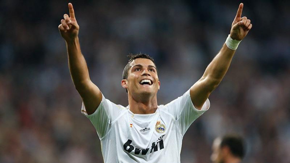 Cristiano Ronaldo ar fi devenit tată de gemeni