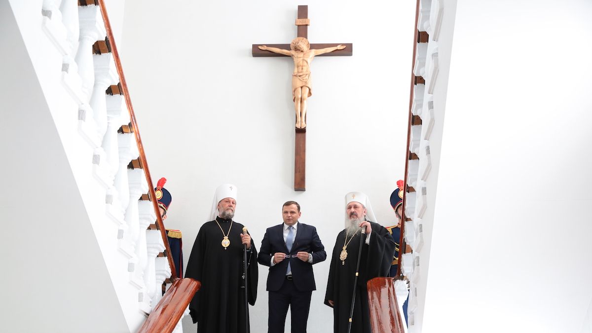 Crucifixul de la MAI a fost scos. Năstase: „E un lucru sfâșietor pentru mine”