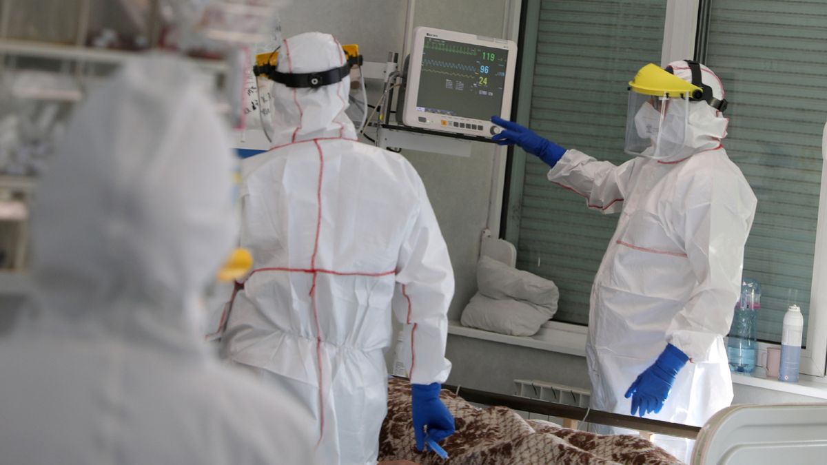 Cu 10 mii de infectați în spitale, Bulgaria relaxează restricțiile cu trei zile înainte de alegeri