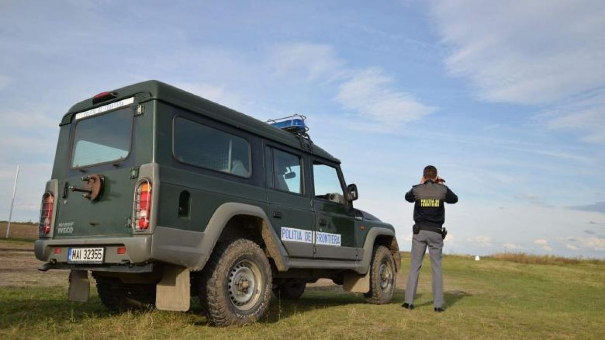 Cu 100 de euro în pașapoarte, moldovenii trec de controalele COVID-19 impuse la frontieră și ajung în Italia