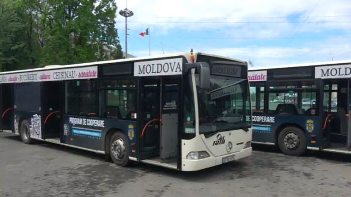 Cu aer condiționat, dar de 12 ani vechime. Cele două autobuze de la București au ajuns la Chișinău
