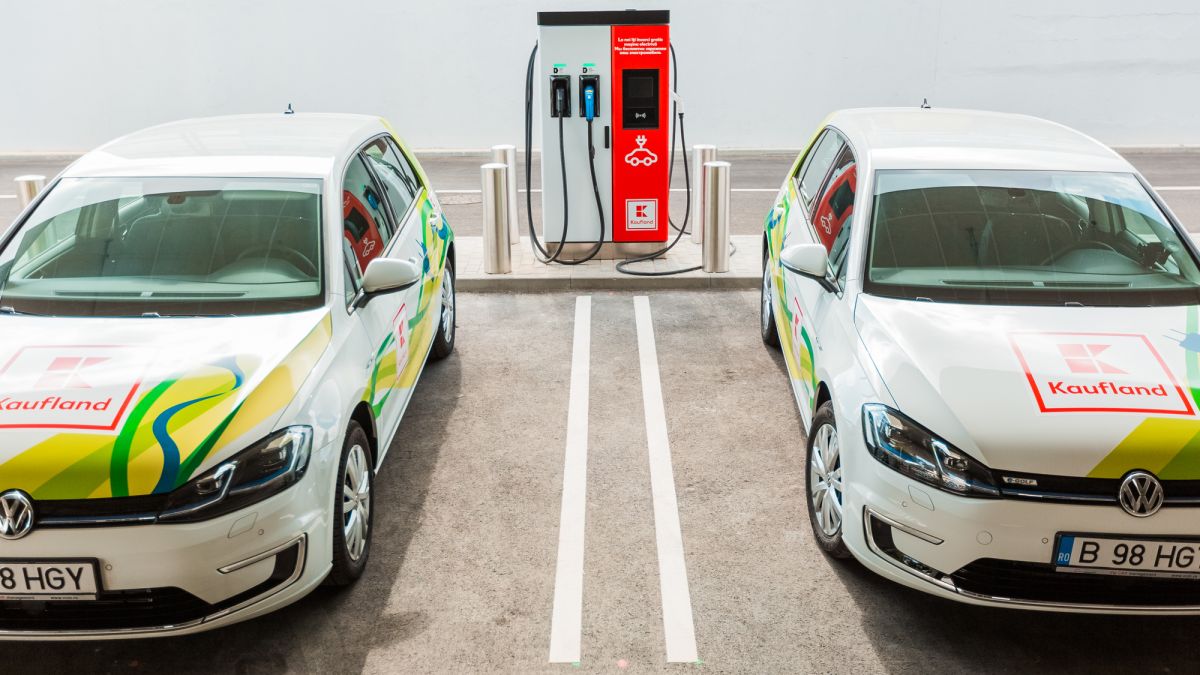 Cu mașina electrică de la Chișinău la București. Câteva stații electrice noi, instalate de Kaufland, vor conecta cele două orașe (FOTO)
