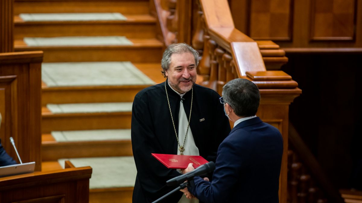 Cu ocazia Zilei Independenței, deputaților „Parlamentului 90” le-au fost înmânate diplome de onoare