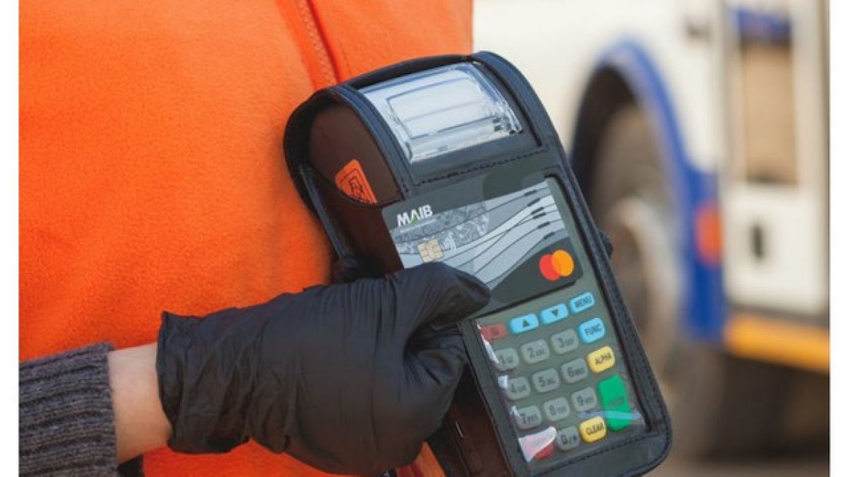 Cum funcționeză sistemul de plăți contactless în troleibuze la două luni de la lansare (VIDEO)