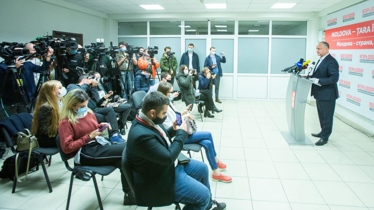 Cum (NU) a câștigat Maia Sandu primul tur de la prezidențiale în presa socialiștilor