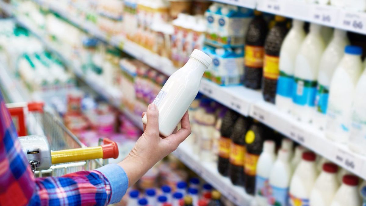Cum s-au modificat prețurile pentru produse în luna martie? S-au scumpit legumele, fructele, carburanții, medicamentele și s-a ieftinit îmbrăcămintea