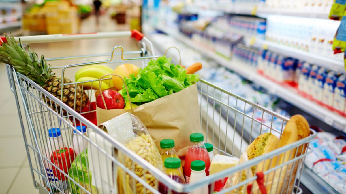 Cum s-au schimbat prețurile produselor alimentare pe timp de epidemie: Lactatele s-au scumpit, iar stocurile de hrișcă s-au diminuat