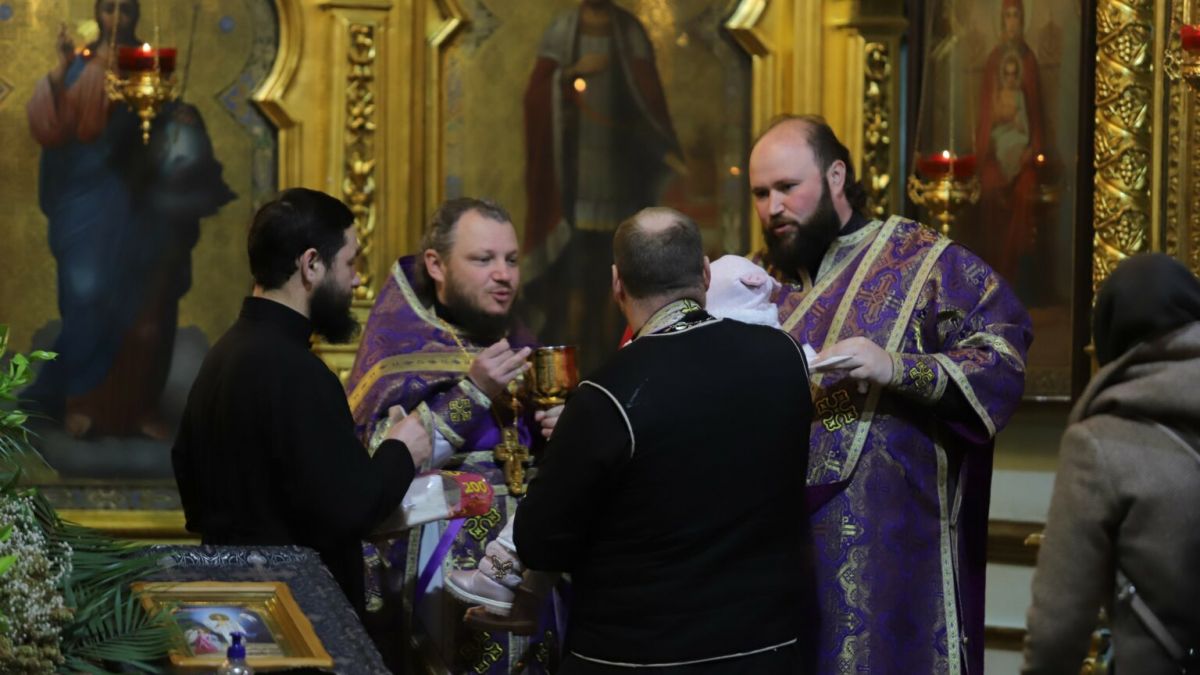 Cum se împărtășă enoriașii din R. Moldova pe timp de coronavirus (Galerie Foto)