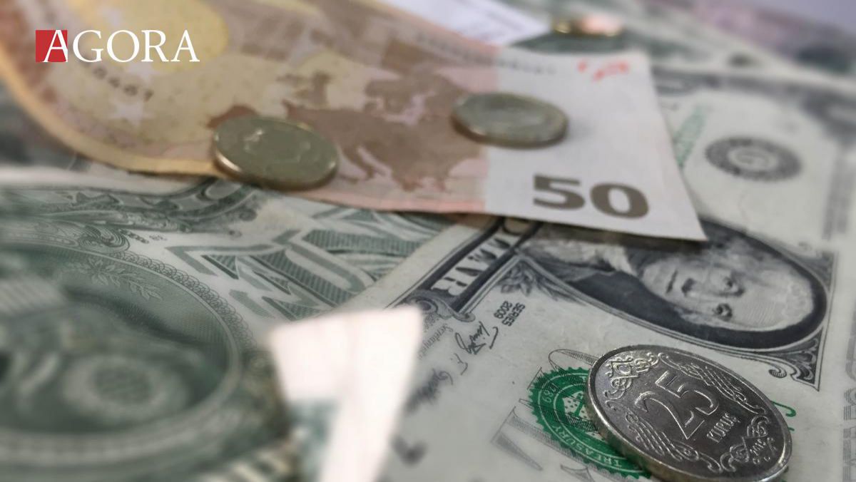 Cursul oficial al dolarului coboară sub 19 lei