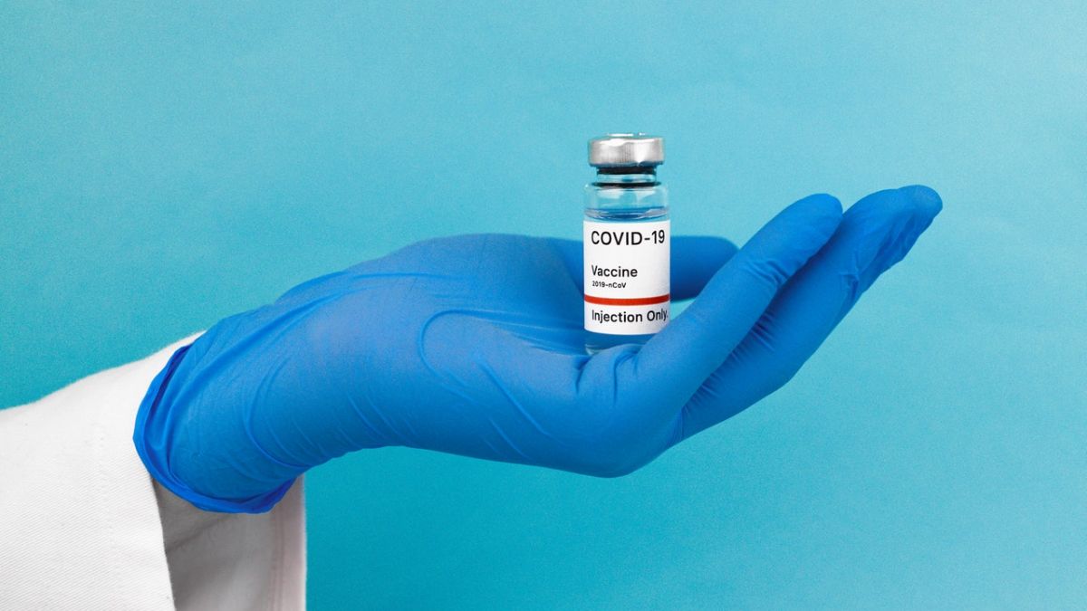 Curtea de Conturi: Aproape 7.000 de oameni au primit vaccin cu termen expirat, iar 70 de mii de certificate ar putea fi false