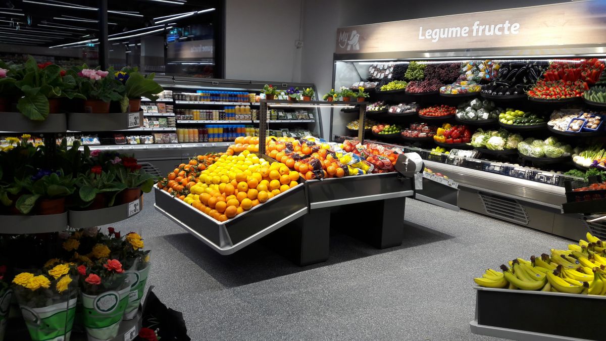 De ce avem atât de puține fructe moldovenești în magazine? Interviu cu un distribuitor de fructe în rețelele de supermarket din Moldova