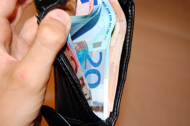 De ce germanii plătesc în numerar pentru aproape orice tranzacţie