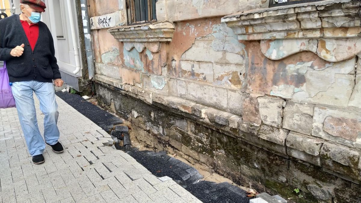 De ce se surpă pavajul proaspăt aplicat în centrul capitalei. Viceprimar: „Nu este o lucrare terminată și spălată de ploaie”