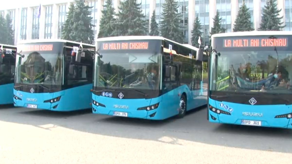 De Hramul Orașului, Primăria Chișinău se laudă cu noi autobuze de marca ISUZU, care vor fi puse pe rută 