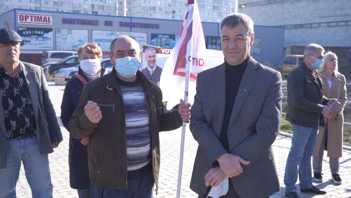 De la aplauze, la huiduieli. Cum a fost primit candidatul unionist Octavian Țîcu la Căușeni (VIDEO)