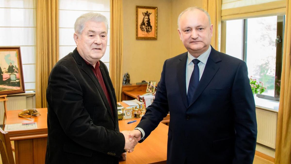 De la declarații acide până la recunoștință e doar o strângere de mână. Dodon: „Voronin a avut un rol important în parcursul meu politic”