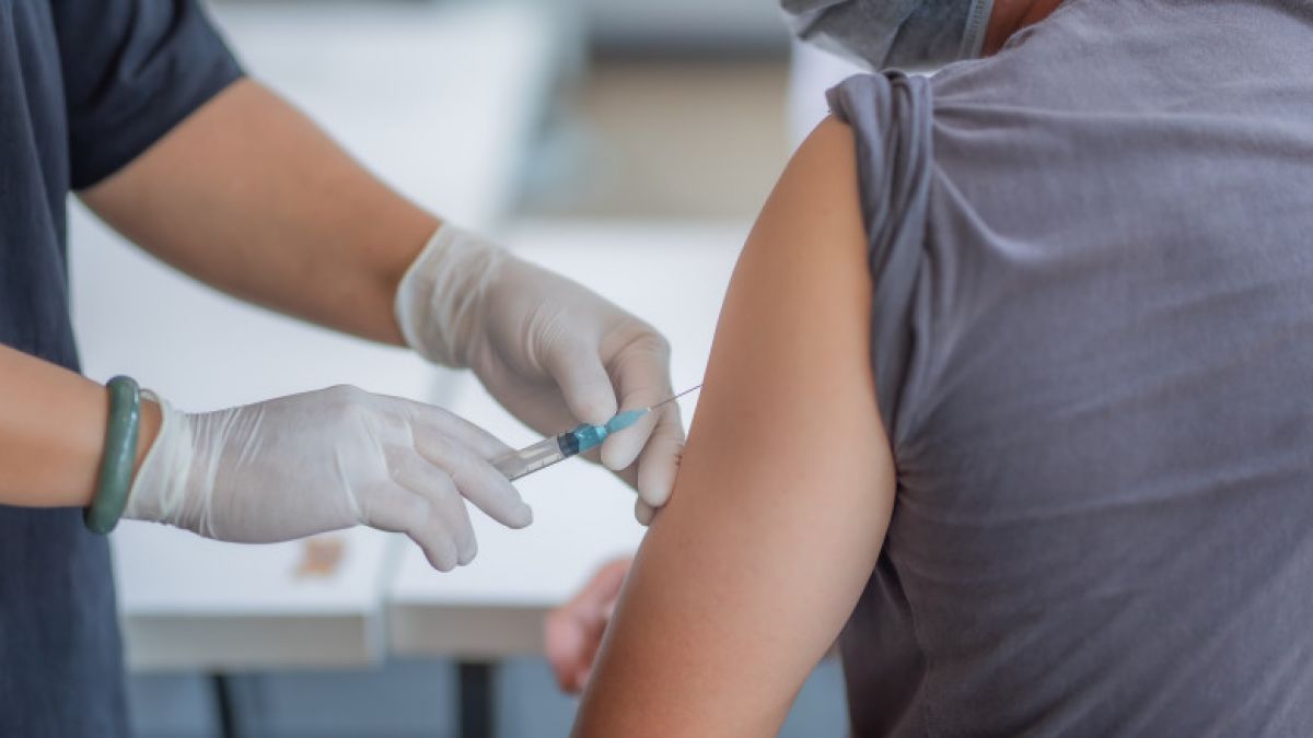 De la vot, la vaccinare. Punctele de imunizare vor fi deschise până la ora 21.00 în ziua scrutinului
