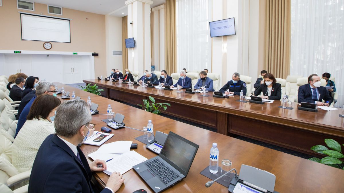 Decizie CNESP! Fără restricții privind numărul participanților la evenimente private și fără certificat COVID la intrarea în Moldova