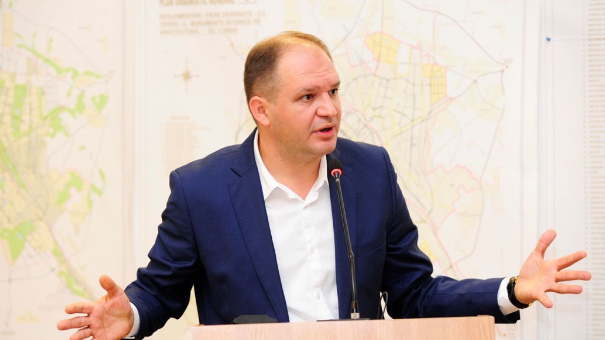 „Declarații frumoase la microfon”. Cum le răspunde Ceban consilierilor PAS, după ce a fost acuzat că nu face față problemei maidanezilor