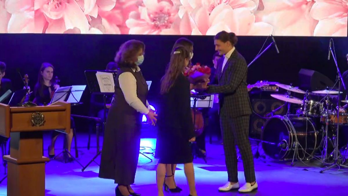Dedicația profesorilor, premiată de Ministerul Educației și Cercetării în cadrul Galei Laureaților Concursului Republican „Pedagogul anului 2021” (LIVE)