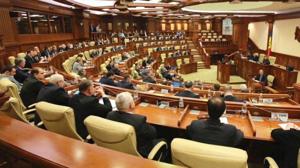Noi deputați în Parlament. Curtea Constituțională a validat mandatele a cinci parlamentari