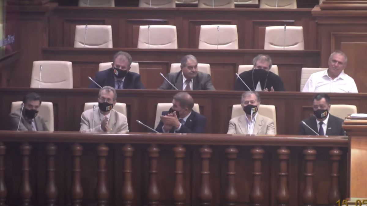 Deputații noi aleși marchează 30 de ani de la proclamarea Independenței R. Moldova (VIDEO)