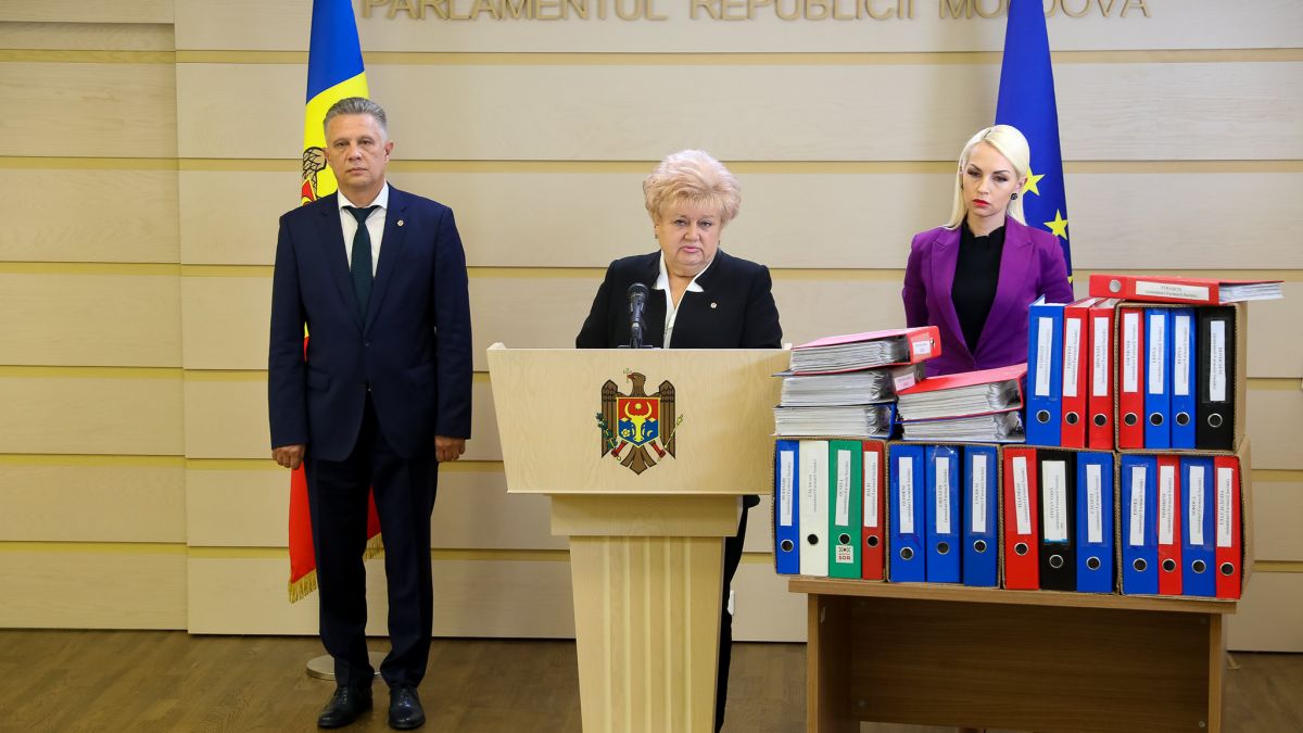 Deputații Partidului Șor revin la inițiativa privind farmaciile mobile: Au adunat peste 169 mii de semnături în susținerea proiectului