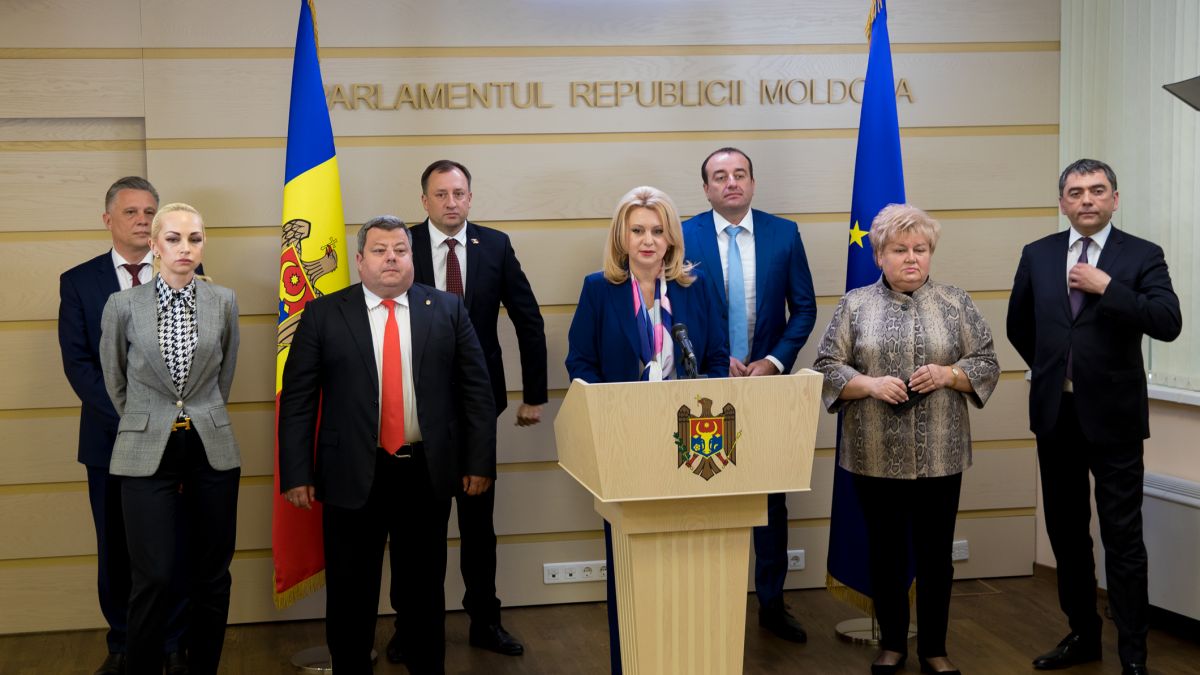 Deputații PP Șor pot veni la Parlament doar cu prezentarea testelor negative la COVID-19. Reacție: „Abuz vădit, cu substrat politic”