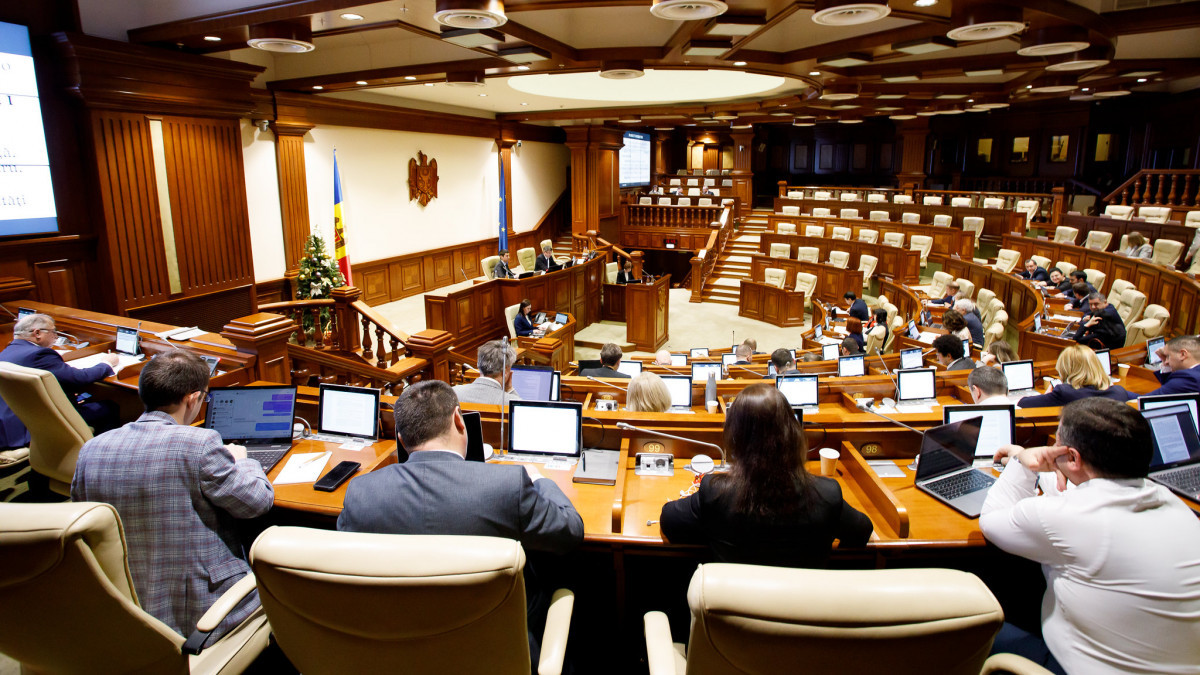 Deputații se întrunesc mâine în prima ședință plenară din sesiunea ordinară de primăvară 2023. Prelungirea stării de urgență, pe ordinea de zi