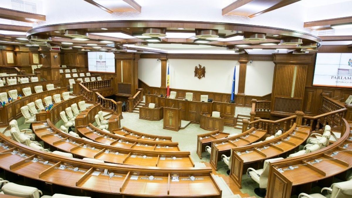 Deputații urmează, joi, să voteze pentru modificarea Constituției. Alte proiecte pe ordinea de zi a Parlamentului