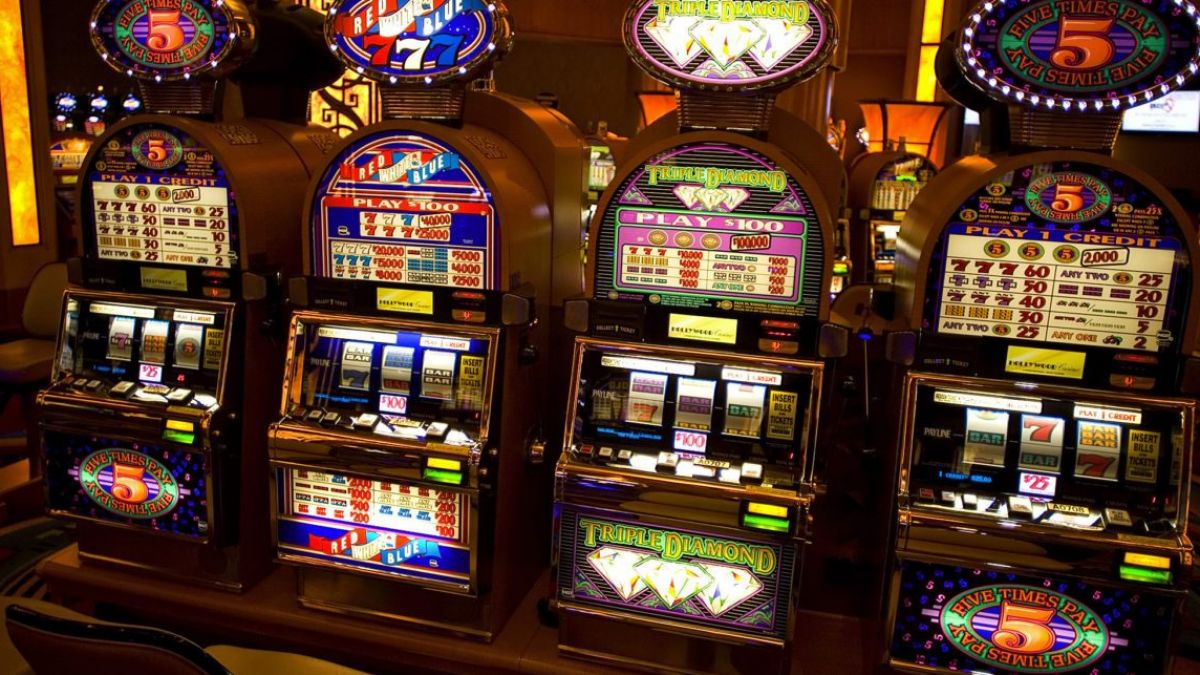 Un deputat cere autorităţilor interzicerea publicităţii la jocurile de noroc, loterii și toate produsele din tutun