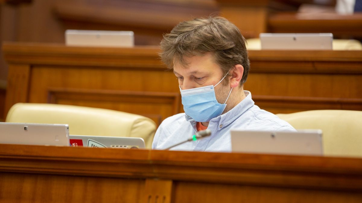 Deputatul Alaiba a solicitat Procuraturii Generale să aprecieze faptele lui Petru Burduja „încadrând prevederile acestuia prin prisma Codului Penal”