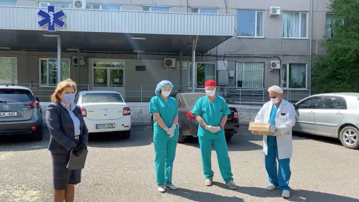 Diaspora și localnicii din Cahul au strâns fonduri pentru susținerea spitalului raional. Din banii adunați au cumpărat un videolaringoscop