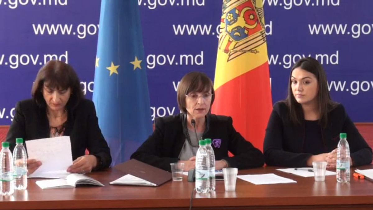 Directorii de școli vor susține testul pentru numirea în funcție ca la BAC, supravegheați de camere